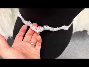 Galon de dentelle brodée blanche - T828