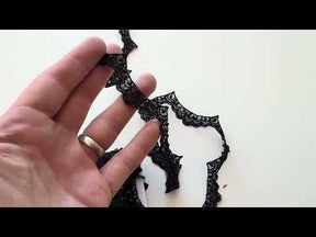 Bordure en dentelle perlée noire - T17