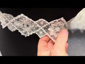 Bordure en dentelle perlée ivoire - Traction
