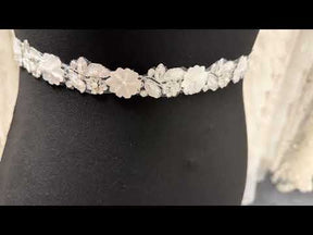 Galon fleuri perlé ivoire/argent - T826