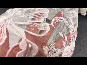 Dentelle en ivoire brodée de cordelettes et de sequins - Ladina