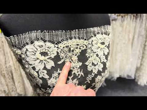 Dentelle de Chantilly perlée Oyster - P360W