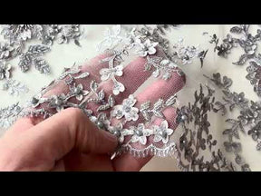Tulle gris clair brodé de perles en 3D - EB1026