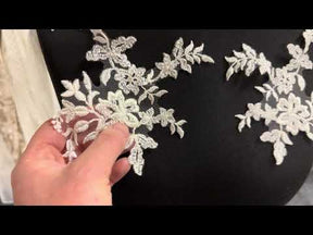 Appliques en dentelle ivoire ornées - T326