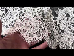 Dentelle Chantilly ivoire à cordon – Sudaba