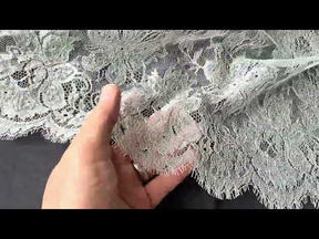 Dentelle Chantilly Argentée - P183