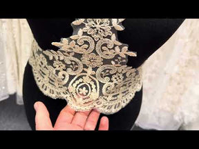 Galon de dentelle cordonnée couleur champagne - T623
