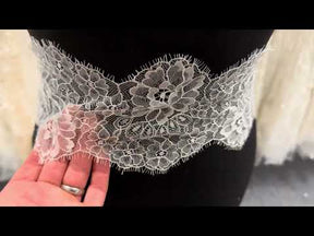 Garniture en dentelle Raschel ivoire - T645