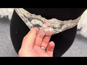 Bordure Chantilly française ivoire/cristal à perles et sequins - T177