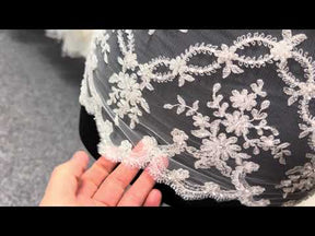 Bordure ivoire à perles et sequins - T89