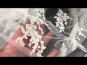 Tulle brodé de perles ivoire - EB1093