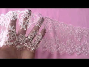 Bordure en dentelle de Chantilly ivoire - Halston