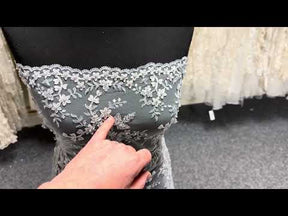 Tulle gris clair brodé de perles en 3D - EB1026