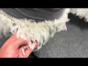 Garniture en dentelle à volants, perles et sequins ivoire - T237