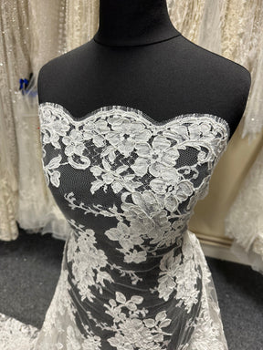 Dentelle Chantilly ivoire à cordon – Zetina