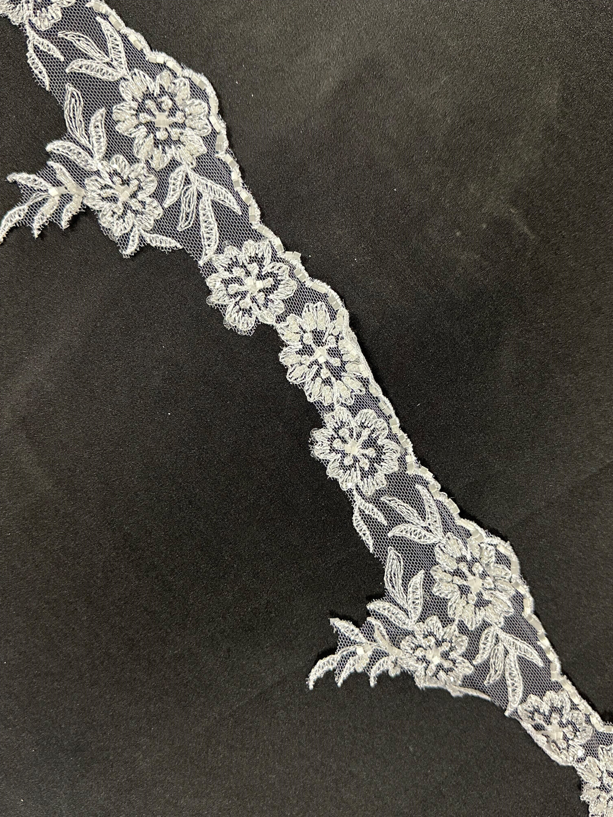 Bordure en dentelle perlée blanche - Roxanne T 707 (CF)