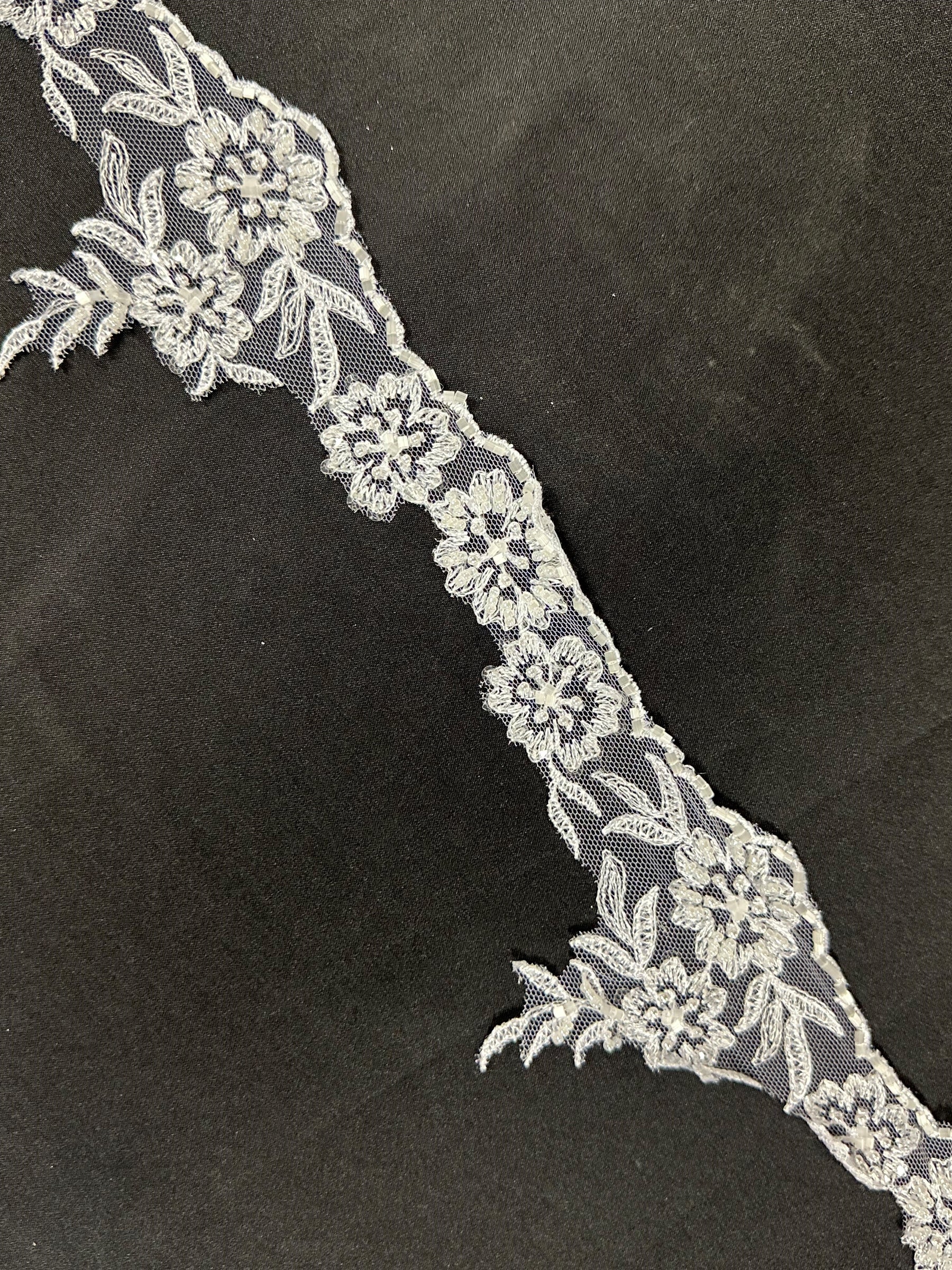 Bordure en dentelle perlée blanche - Roxanne T 707 (CF)