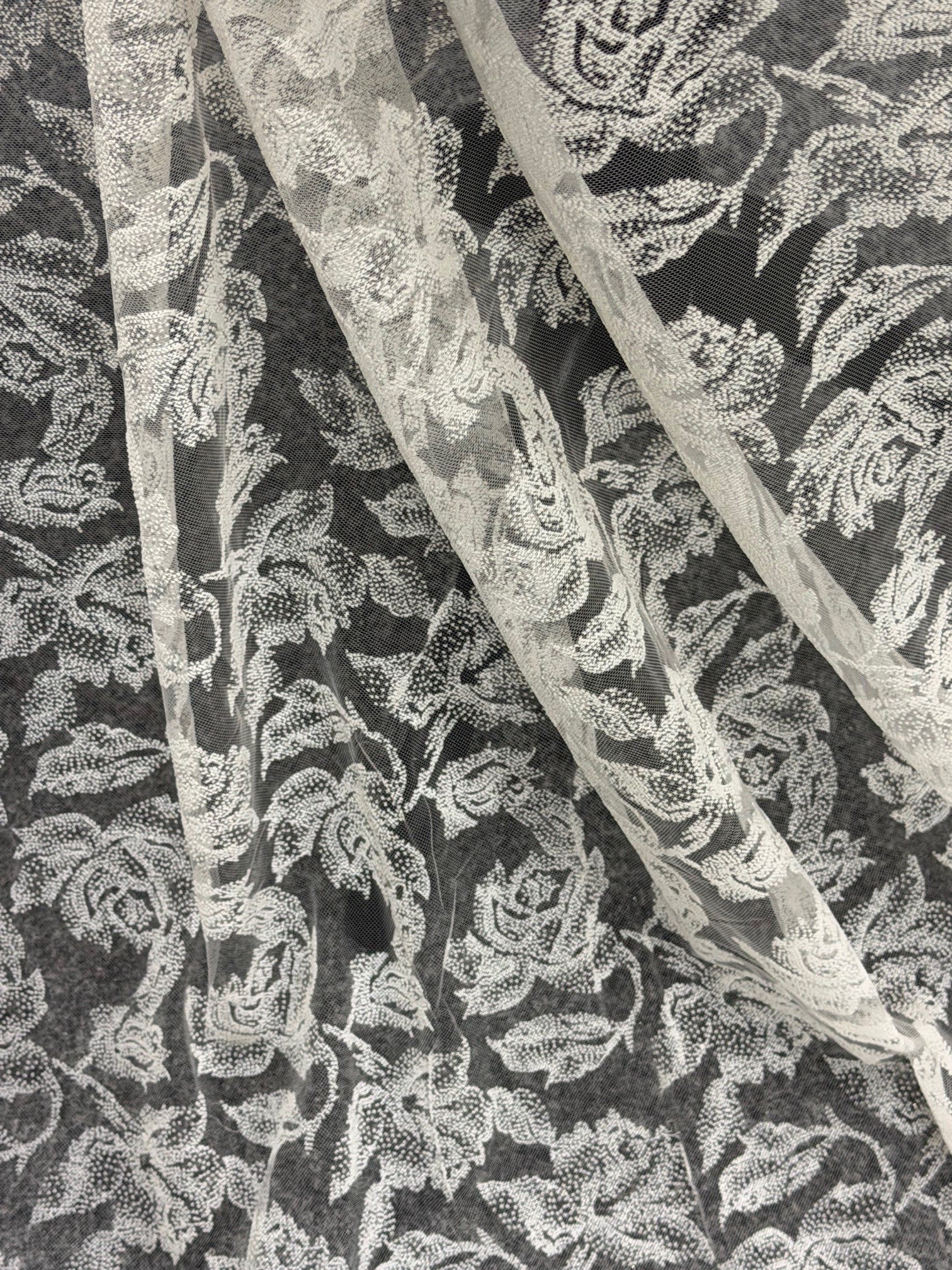 Dentelle florale ivoire à motif floqué français - Rebelle