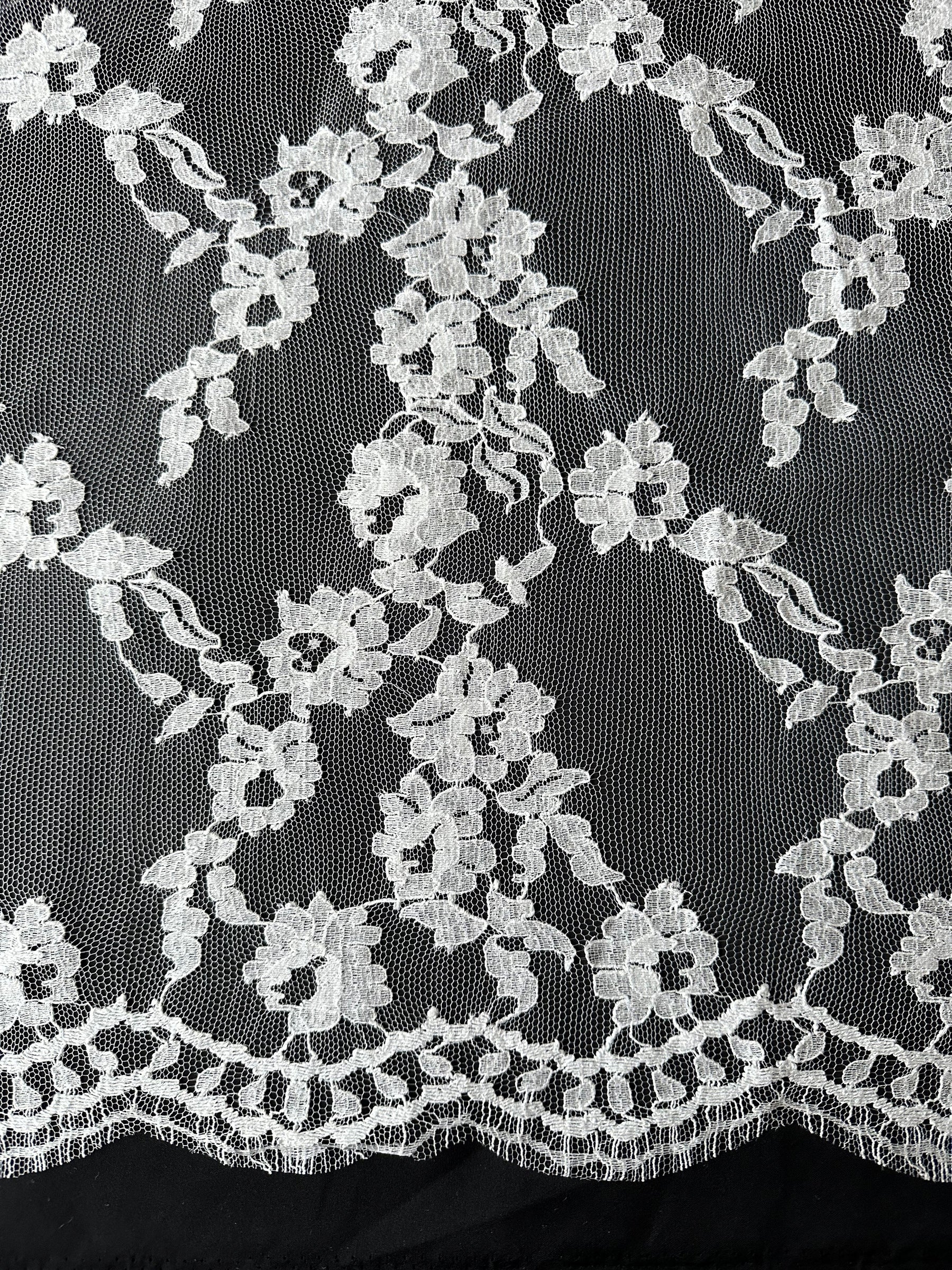 Dentelle Chantilly ivoire - Col rond