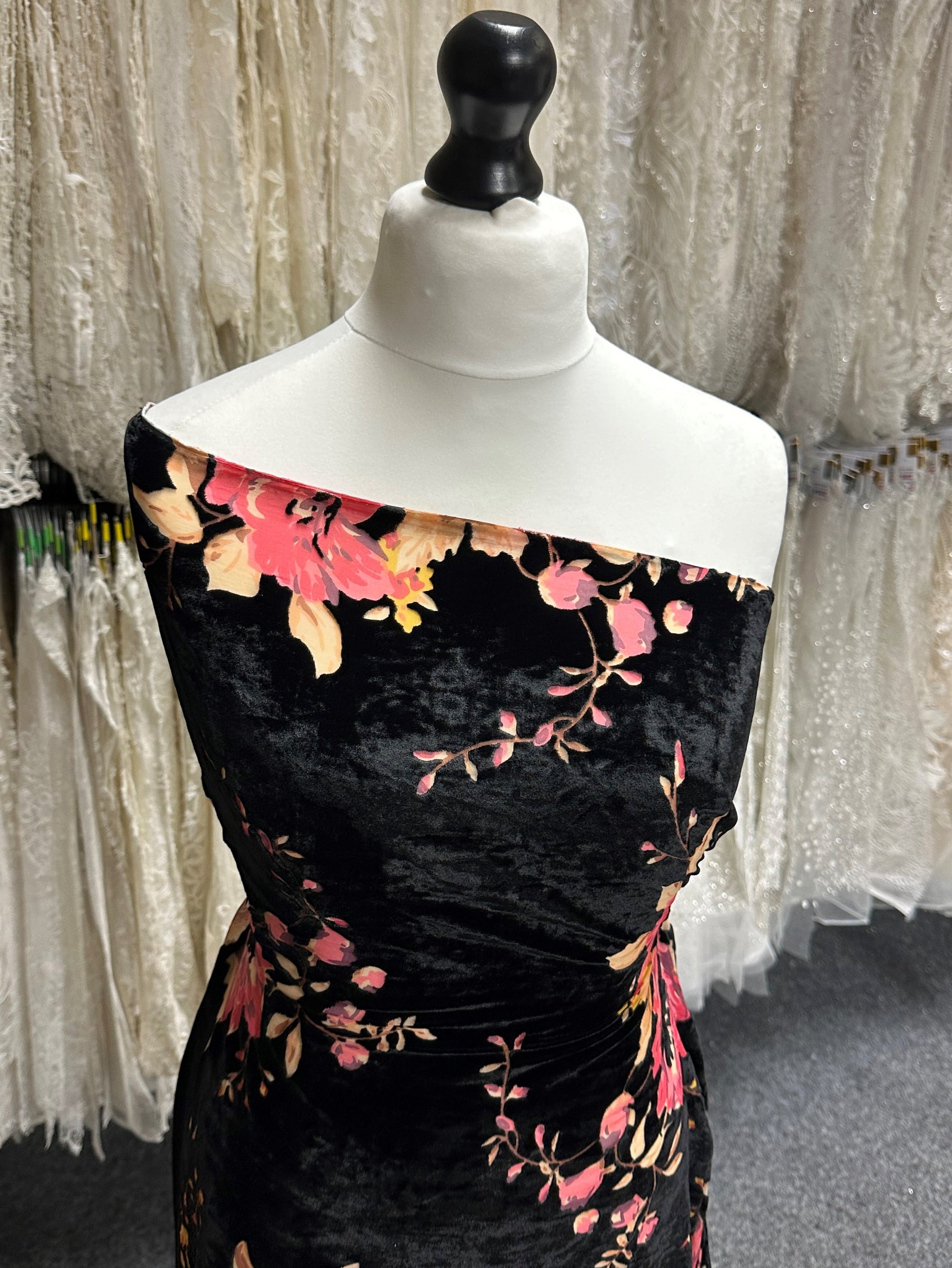 Velours rose sur noir dévoré - Sintra 001 (CF)