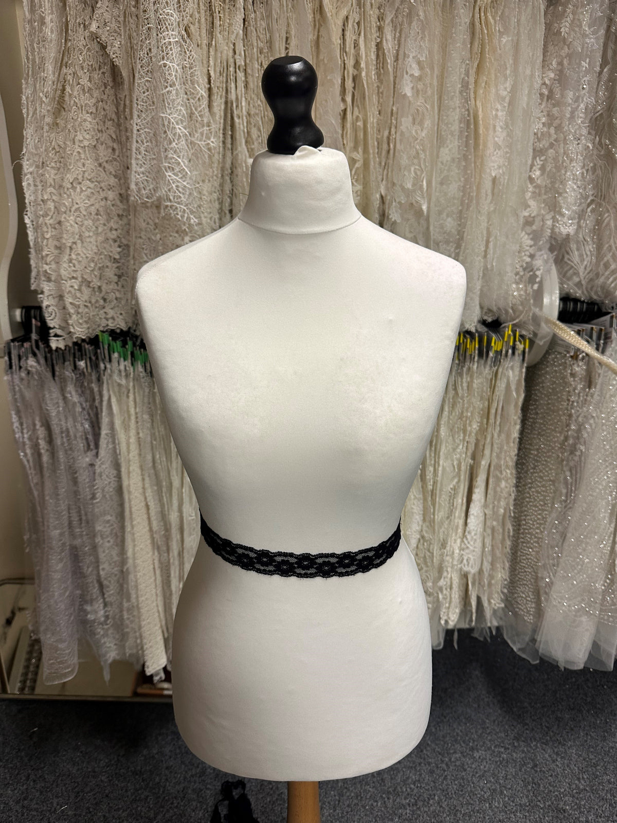 Bordure en dentelle noire - Salubious