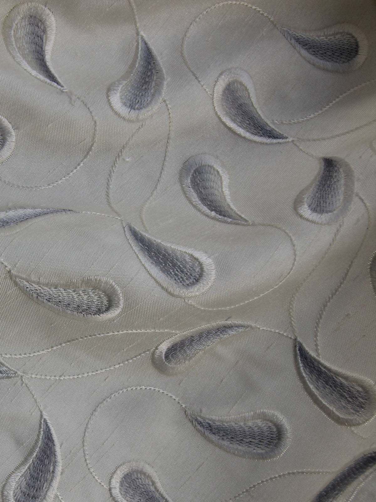 Tissu pour gilet brodé argenté - Atlanta