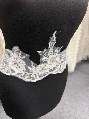 Bordure en dentelle brodée ivoire - T358