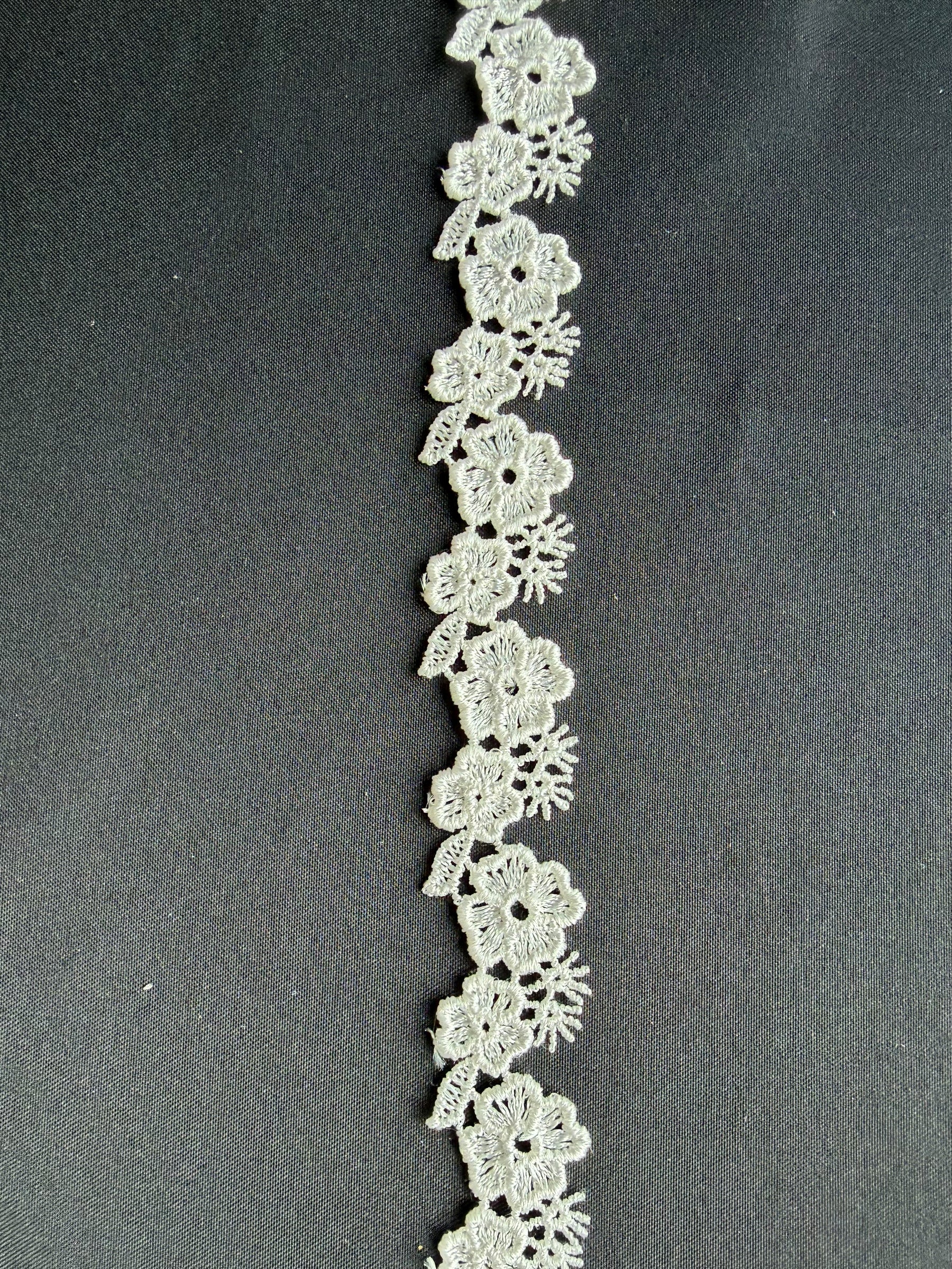 Bordure en dentelle guipure ivoire - T711