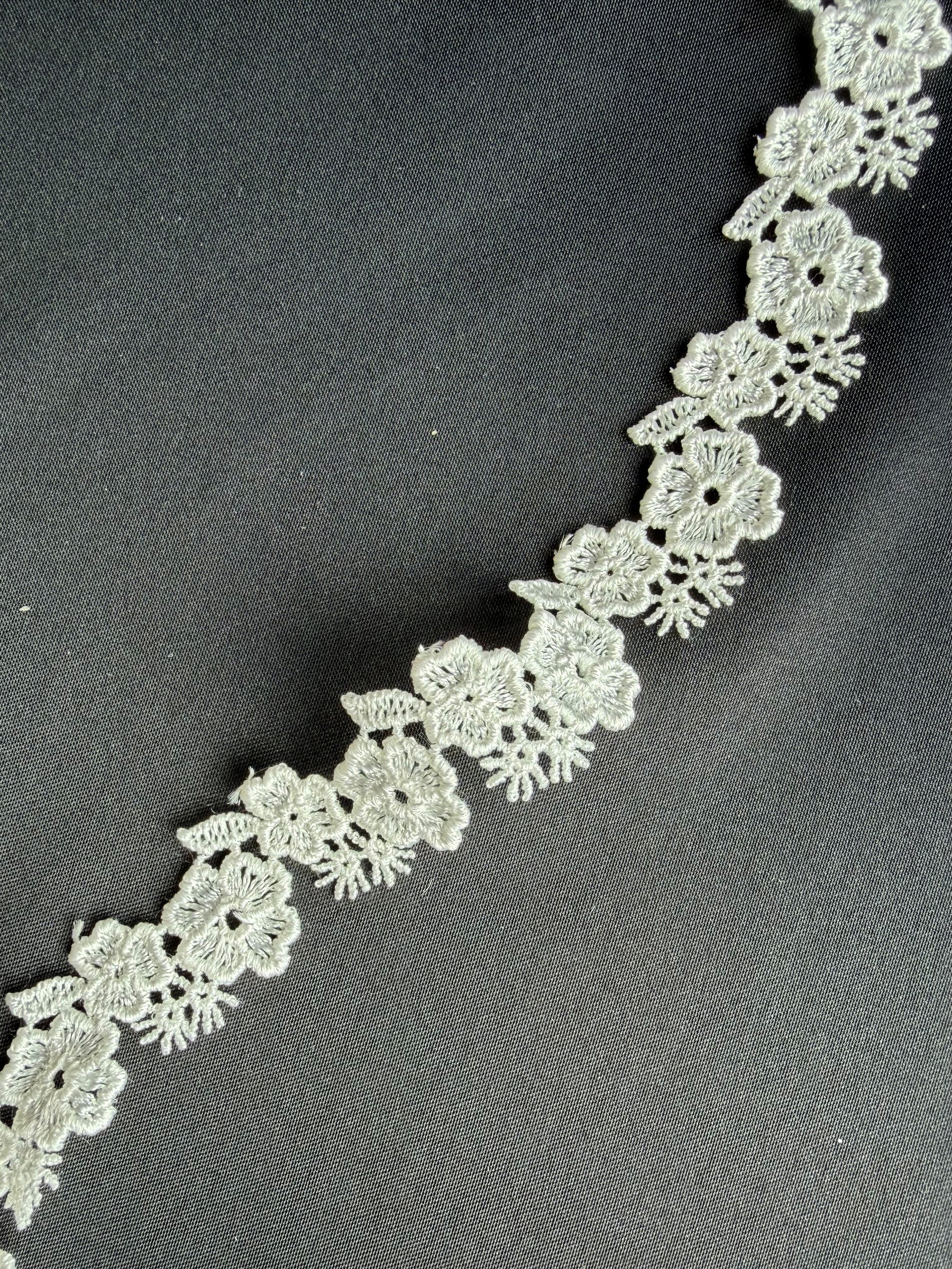 Bordure en dentelle guipure ivoire - T711