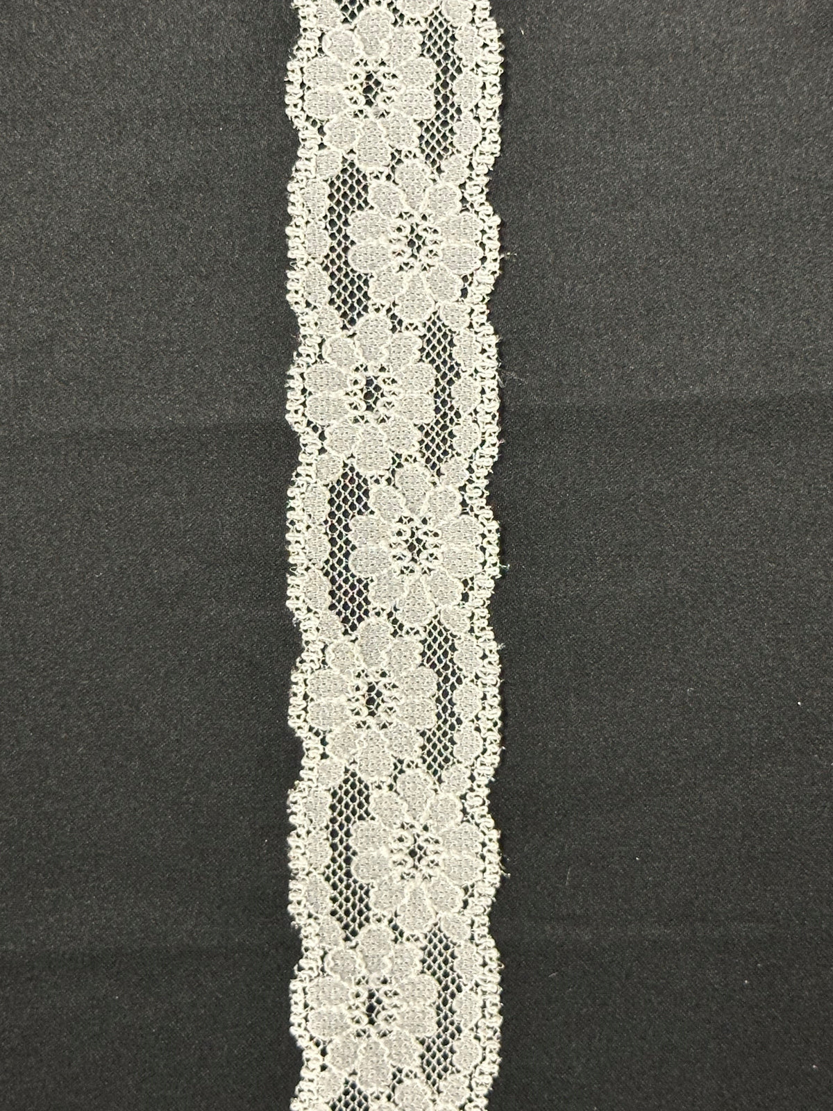 Bordure en dentelle ivoire - T 738 (CF)