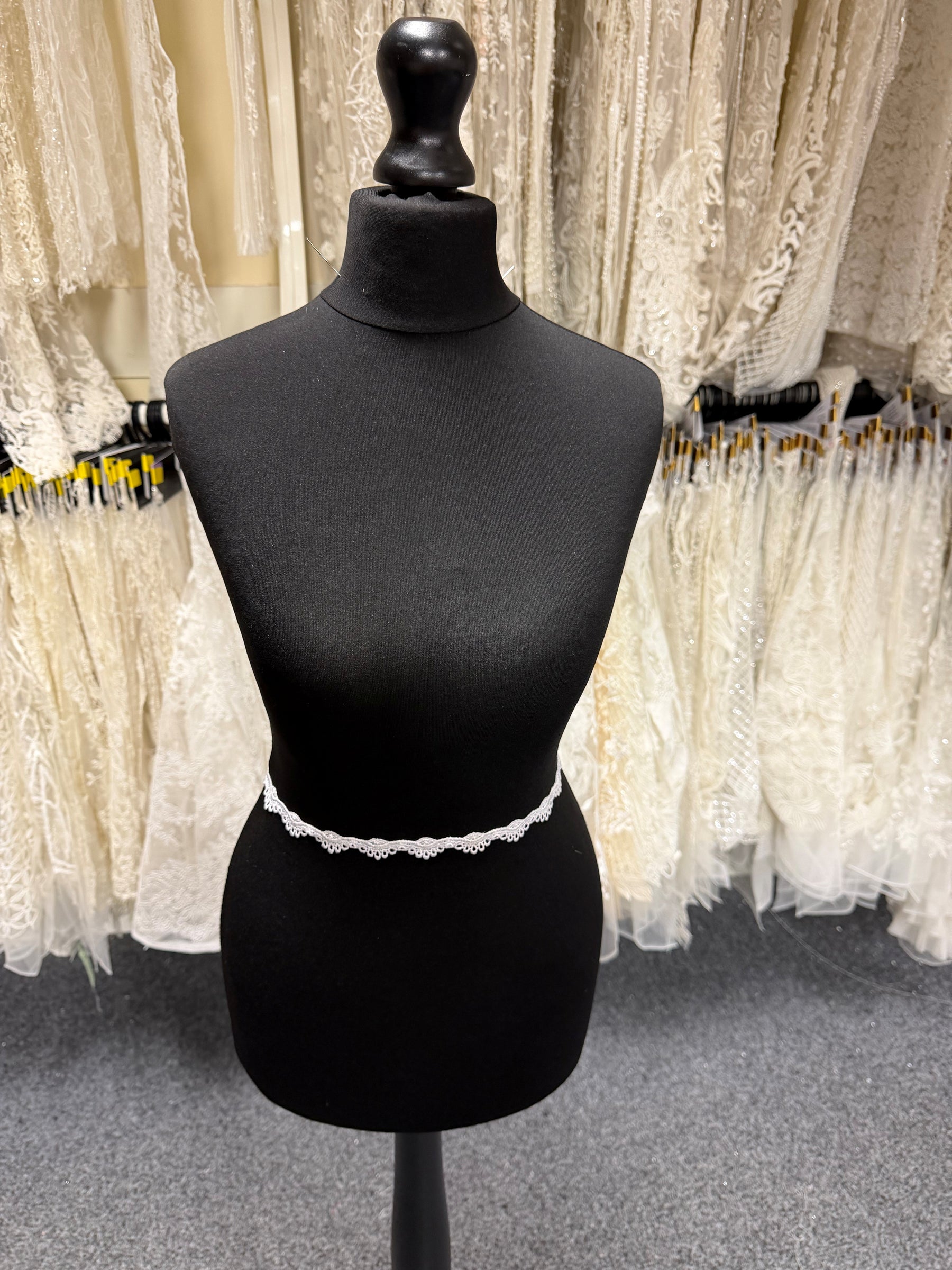 Bordure en dentelle guipure blanche - T359