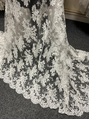 Dentelle Chantilly ivoire à cordon – Zetina