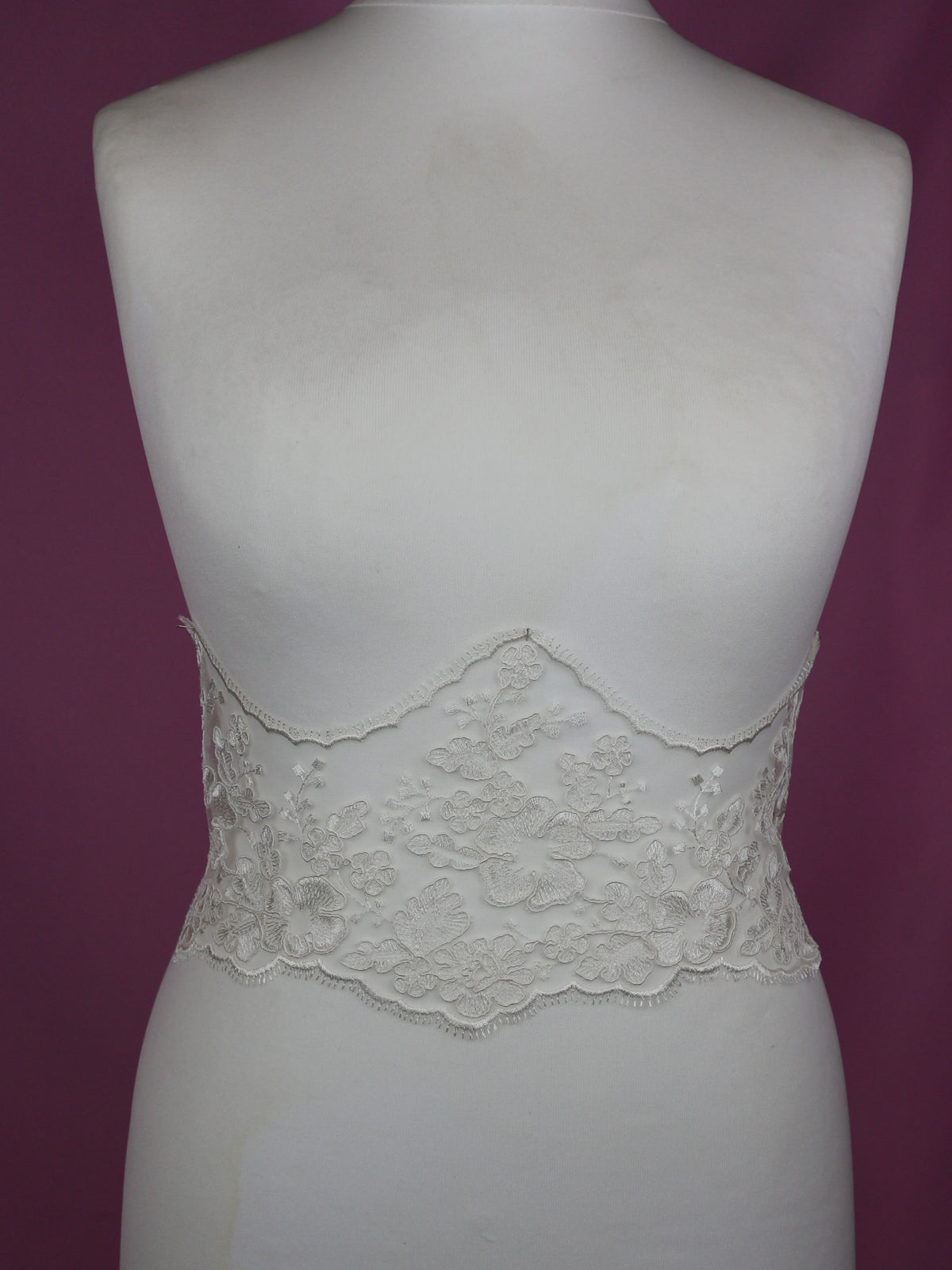 Bordure en dentelle ivoire cordée - Bluebell
