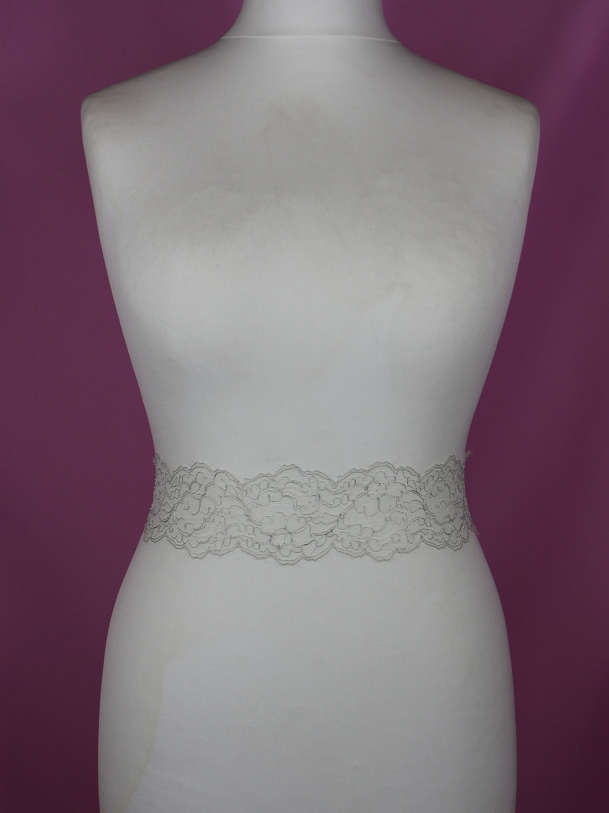 Bordure en dentelle Chantilly ivoire et argent - Evelyn