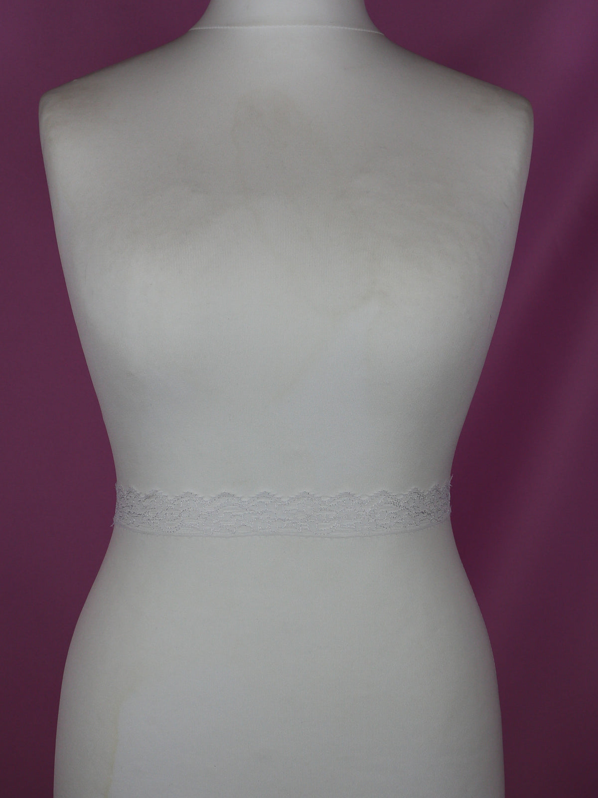 Bordure en dentelle blanche chantilly - Georgia