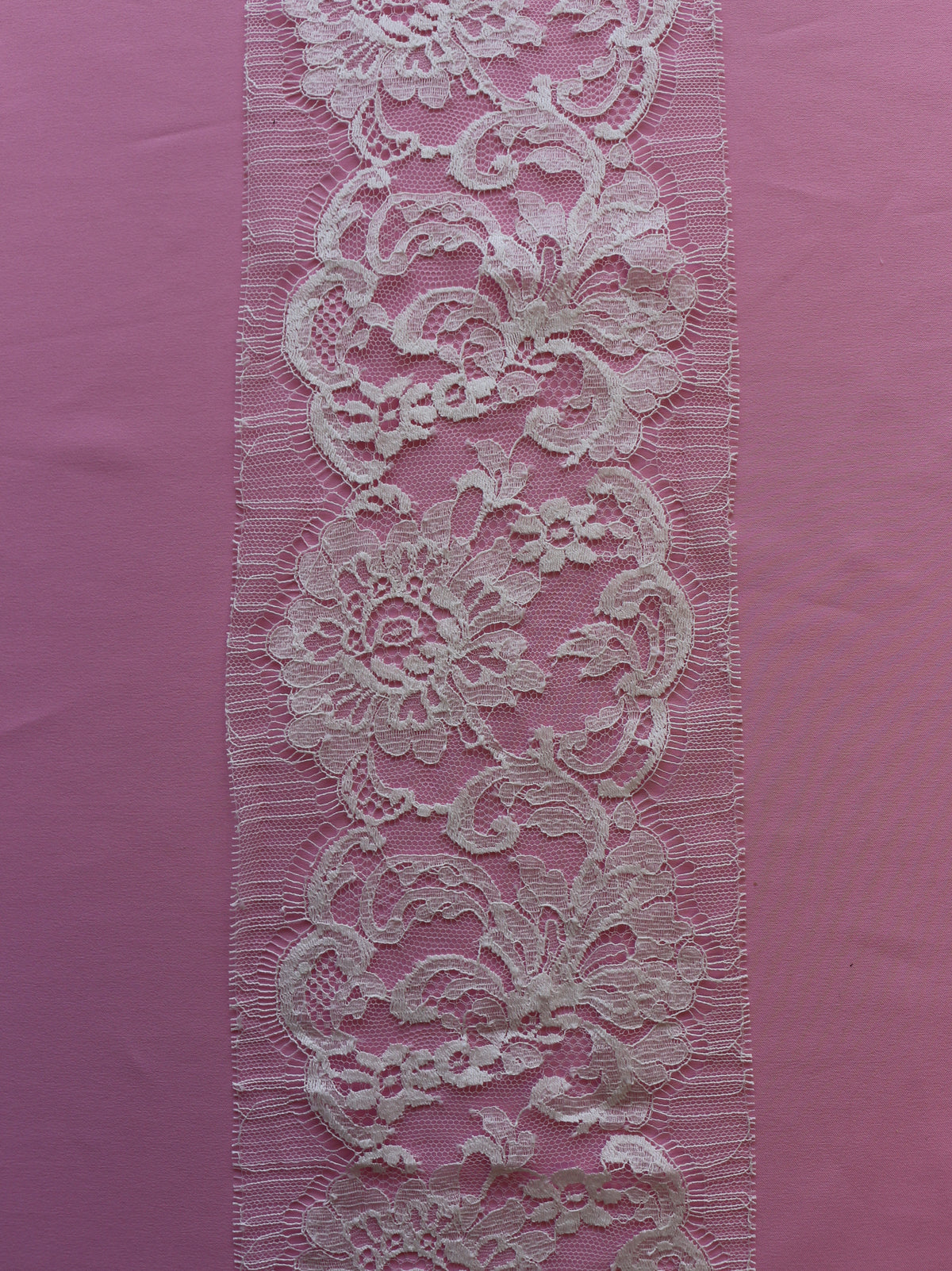 Bordure en dentelle Chantilly ivoire - Hadiza