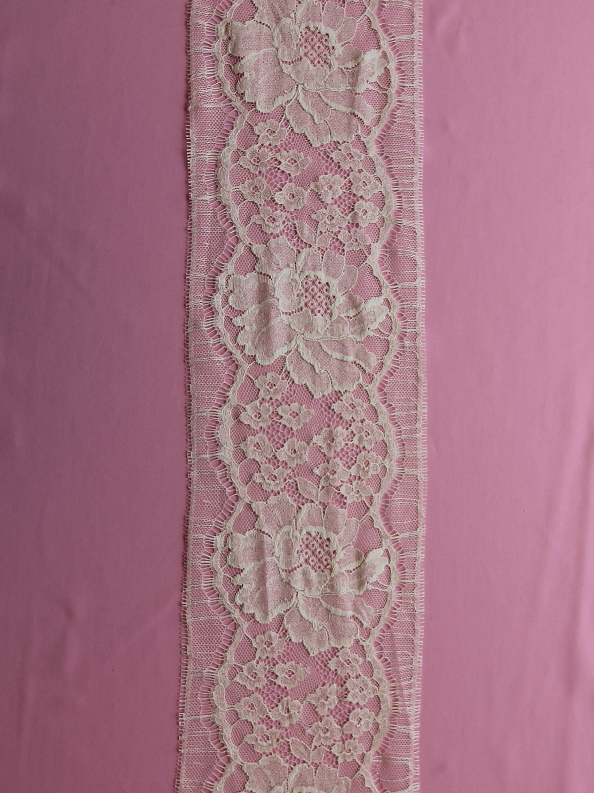 Bordure en dentelle Chantilly ivoire - Lyra