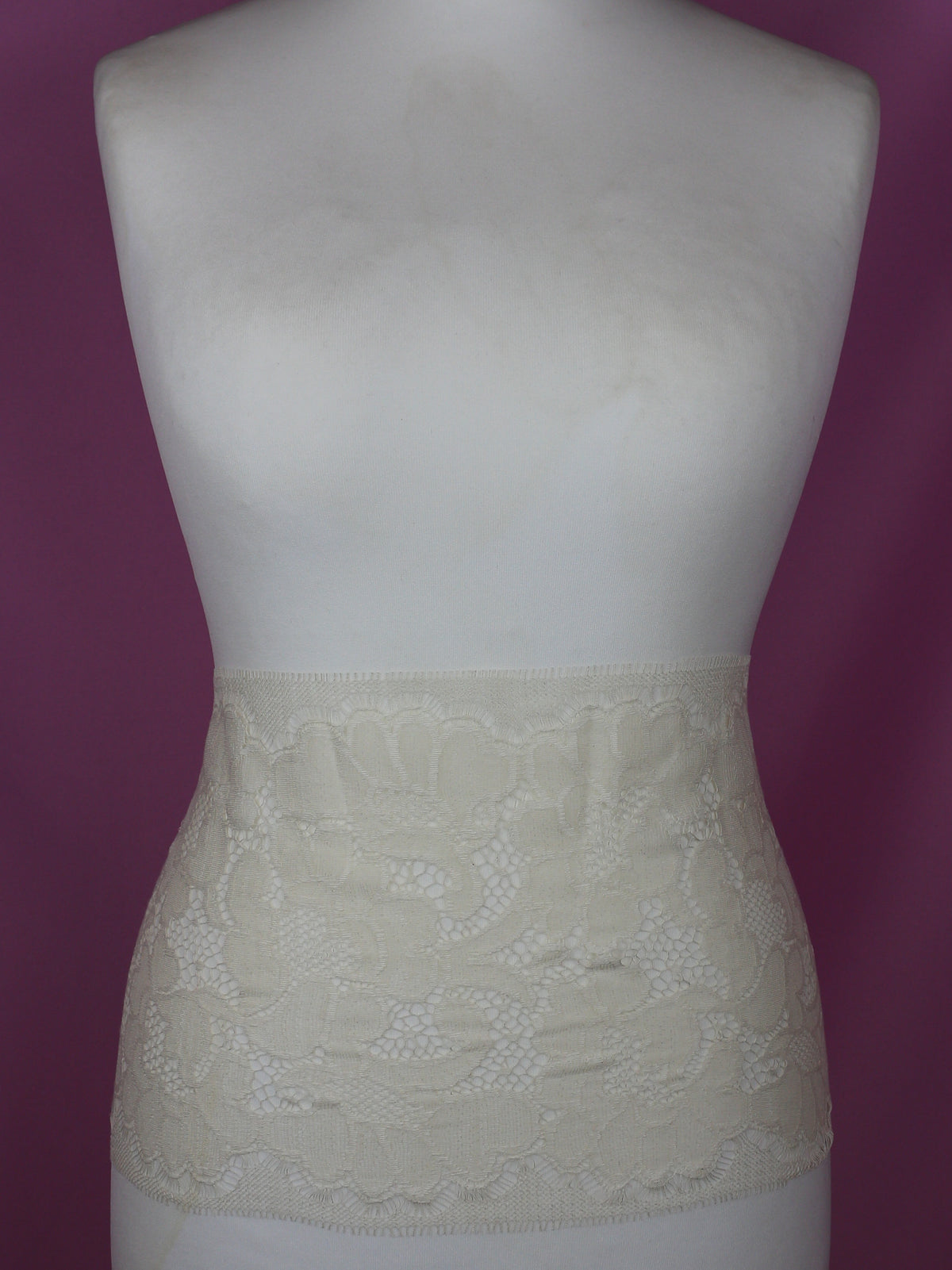 Bordure en dentelle Chantilly ivoire - Patsy