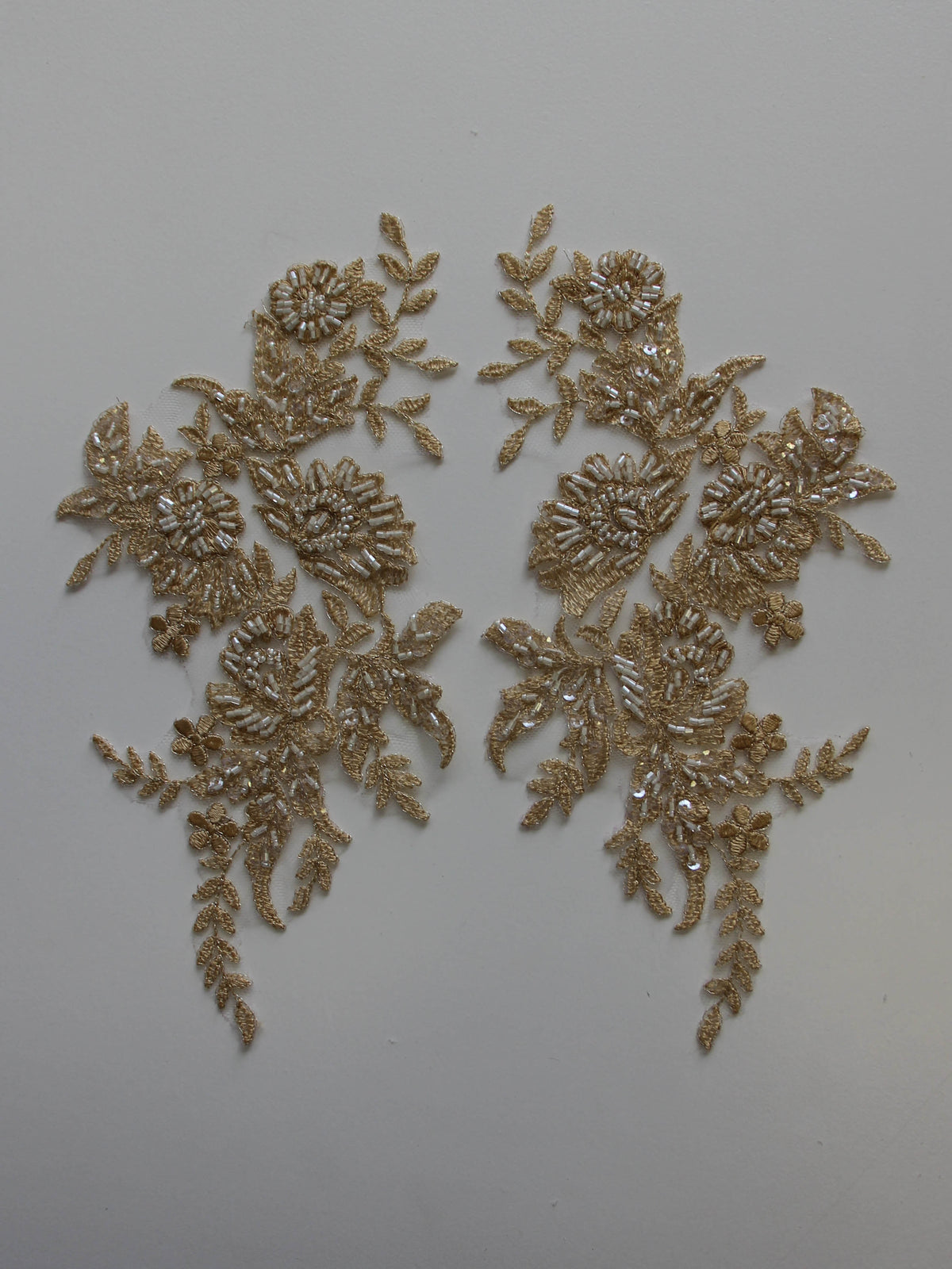 Appliques en dentelle beige – Nicole.