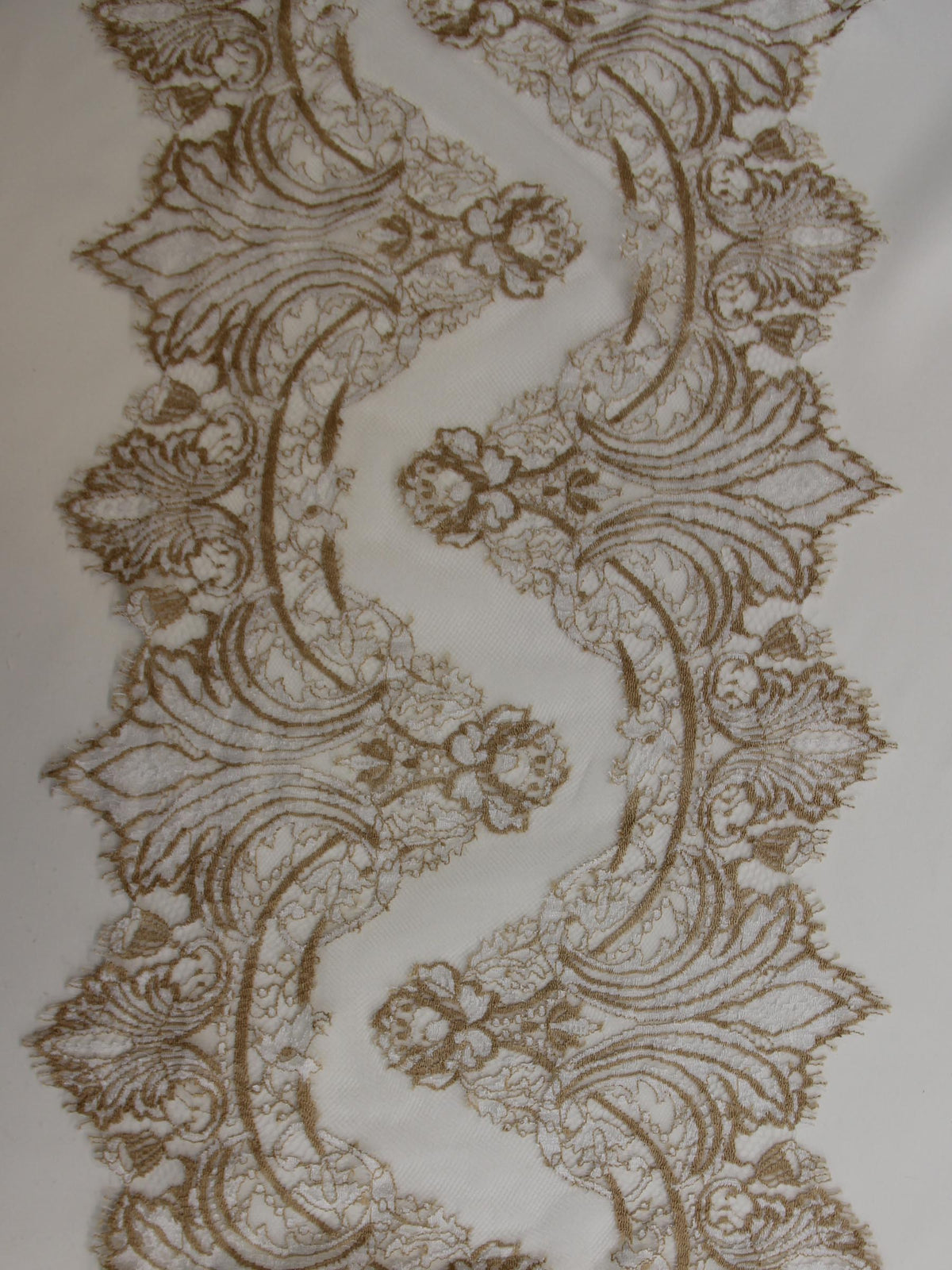 Bordure en dentelle beige – Claire