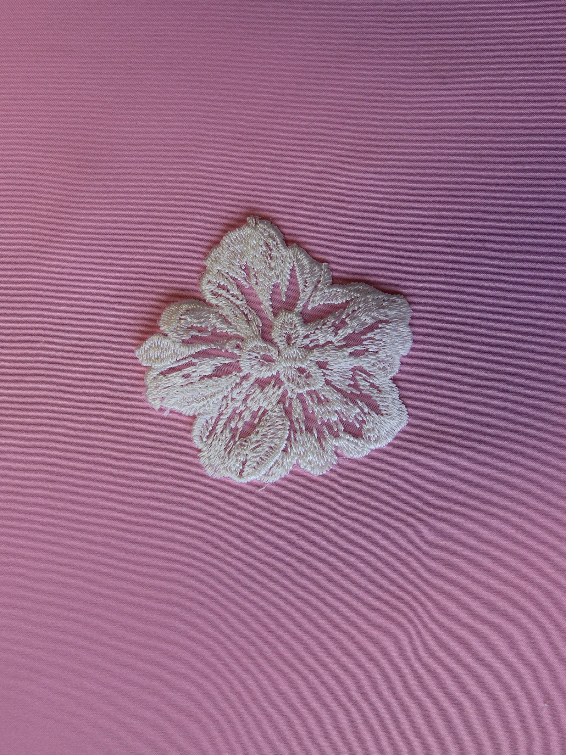 Fleur Brodée Ivoire - Linaria