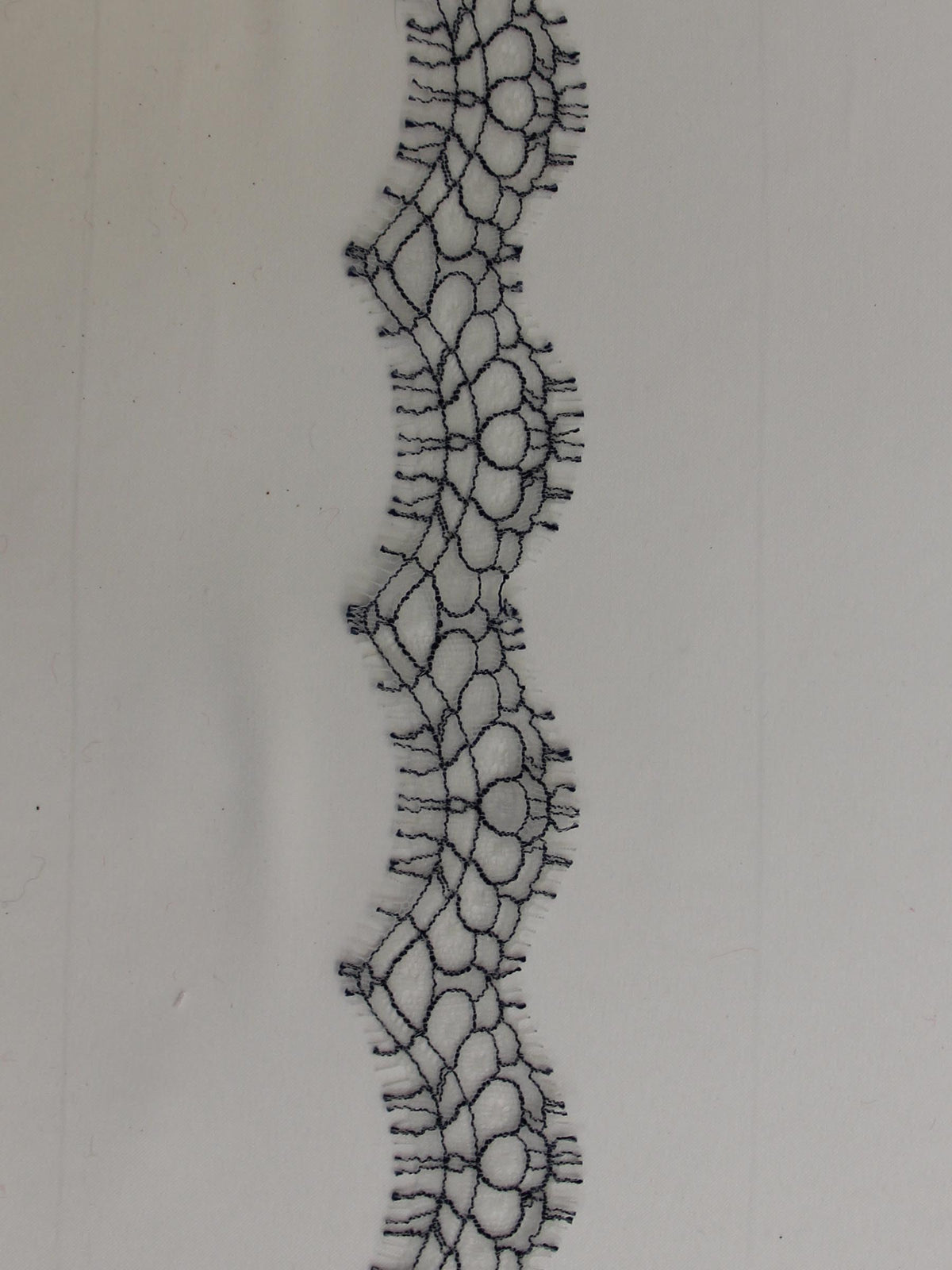 Bordure en dentelle bleu francais - Darcey.