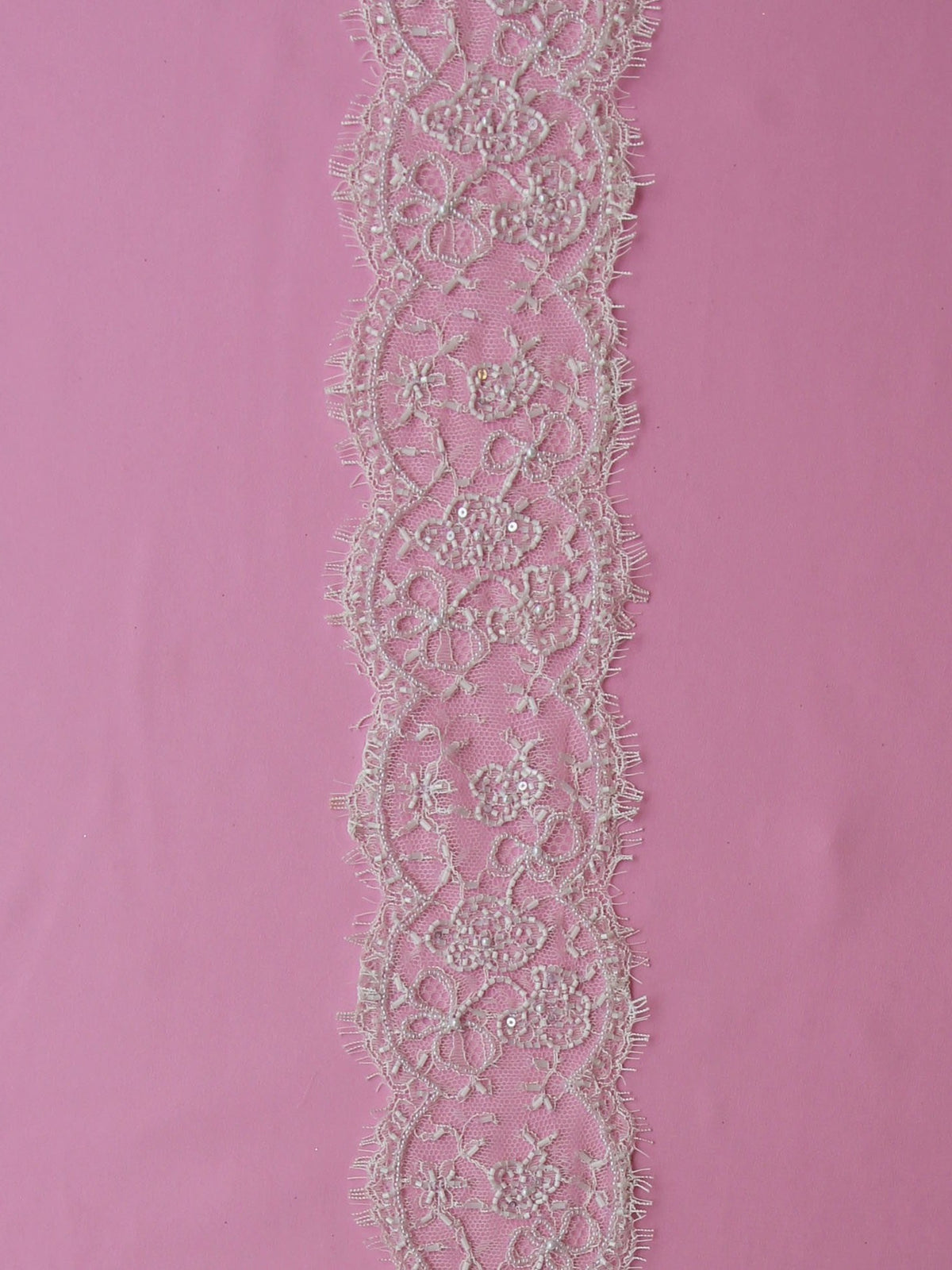Bordure en dentelle ivoire chantilly perlée - Meryl