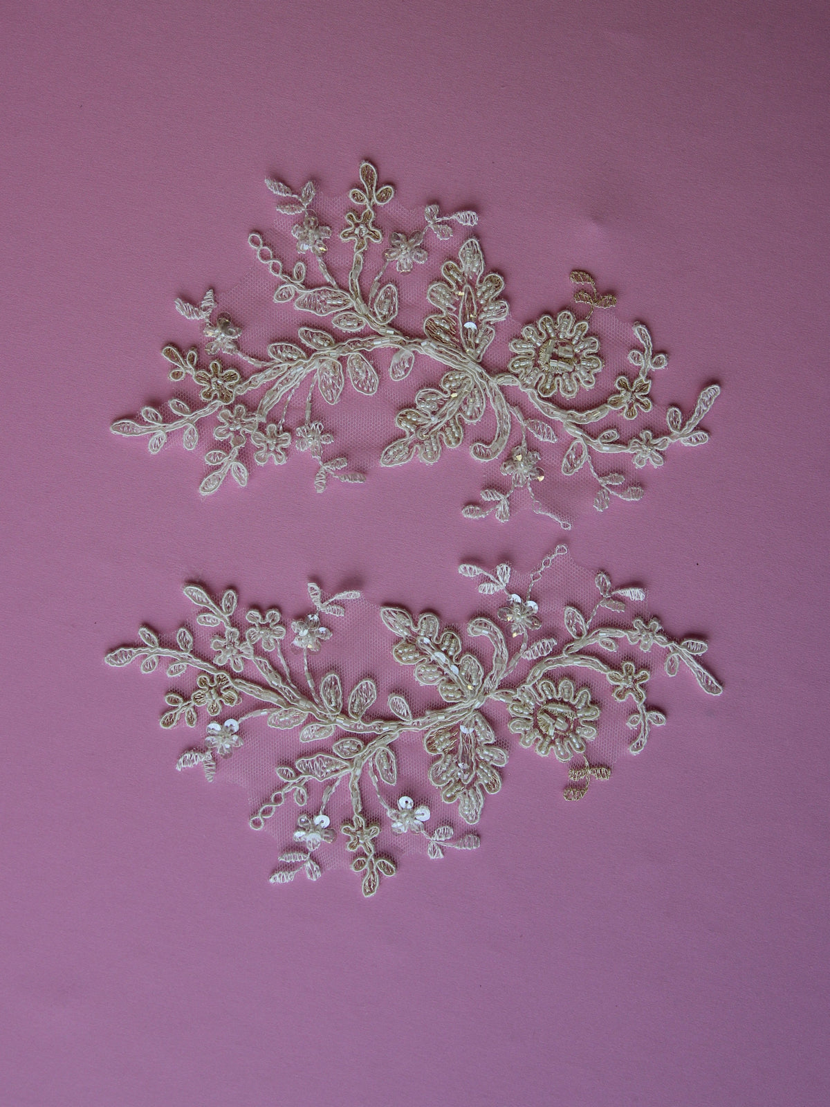 Appliques en dentelle ivoire perlée et cordée - Jessica