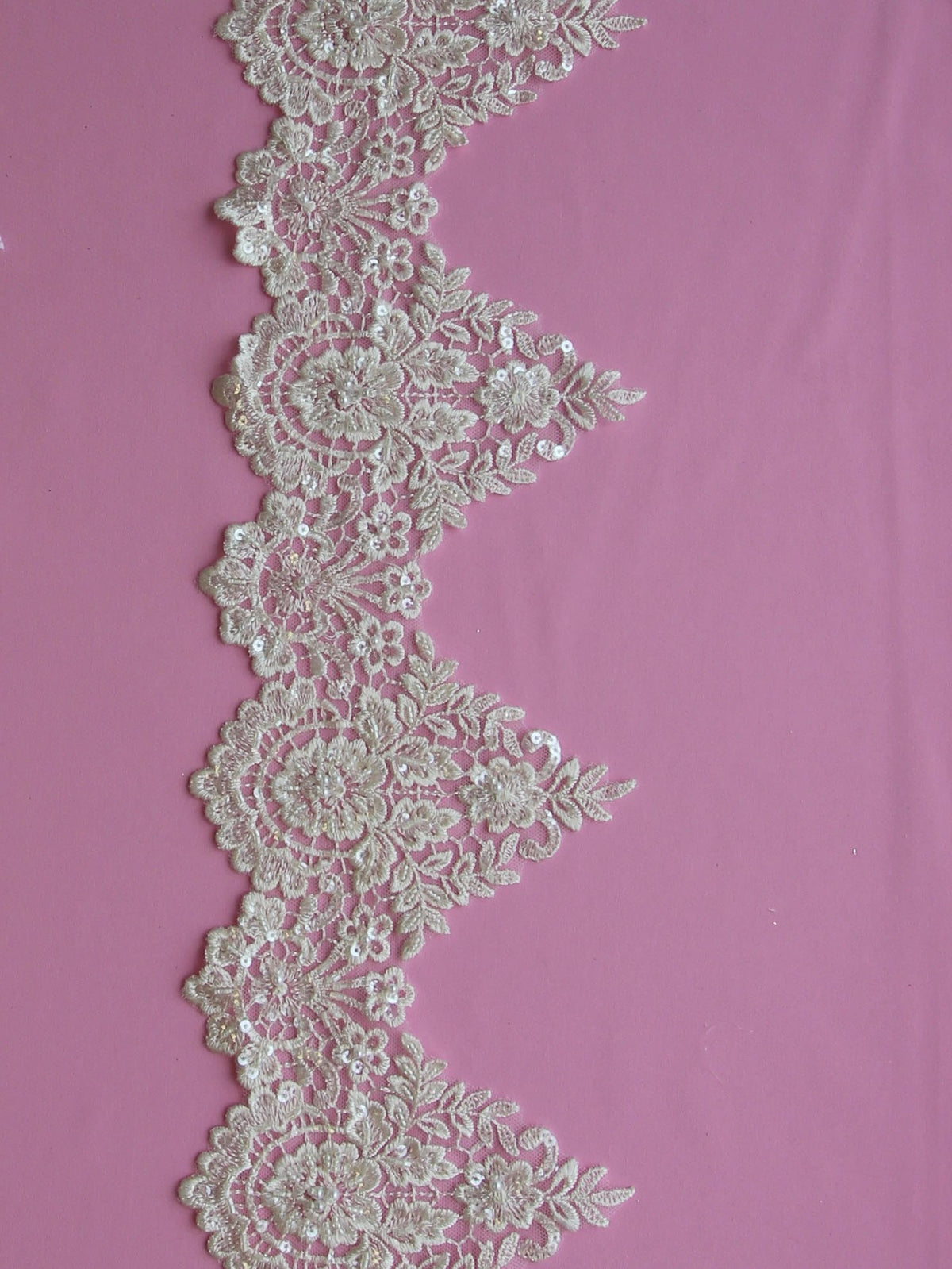 Bordure en dentelle ivoire perlée – Hazel