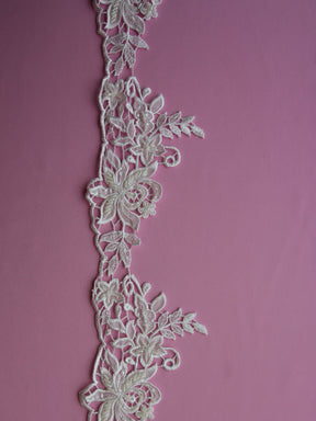 Bordure en dentelle ivoire perlée – Kimberley