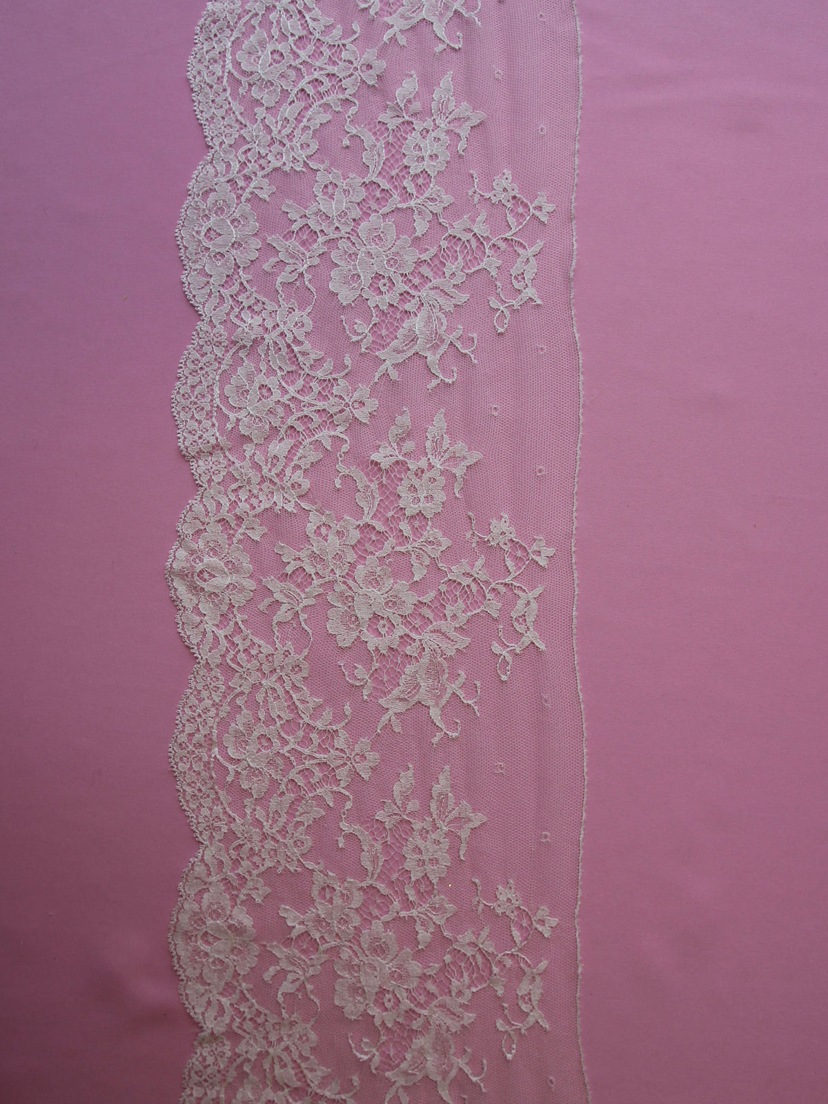 Bordure en dentelle ivoire chantilly - Janelle