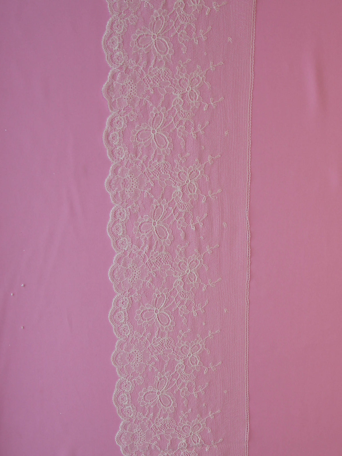 Bordure en dentelle ivoire chantilly - Pastelle