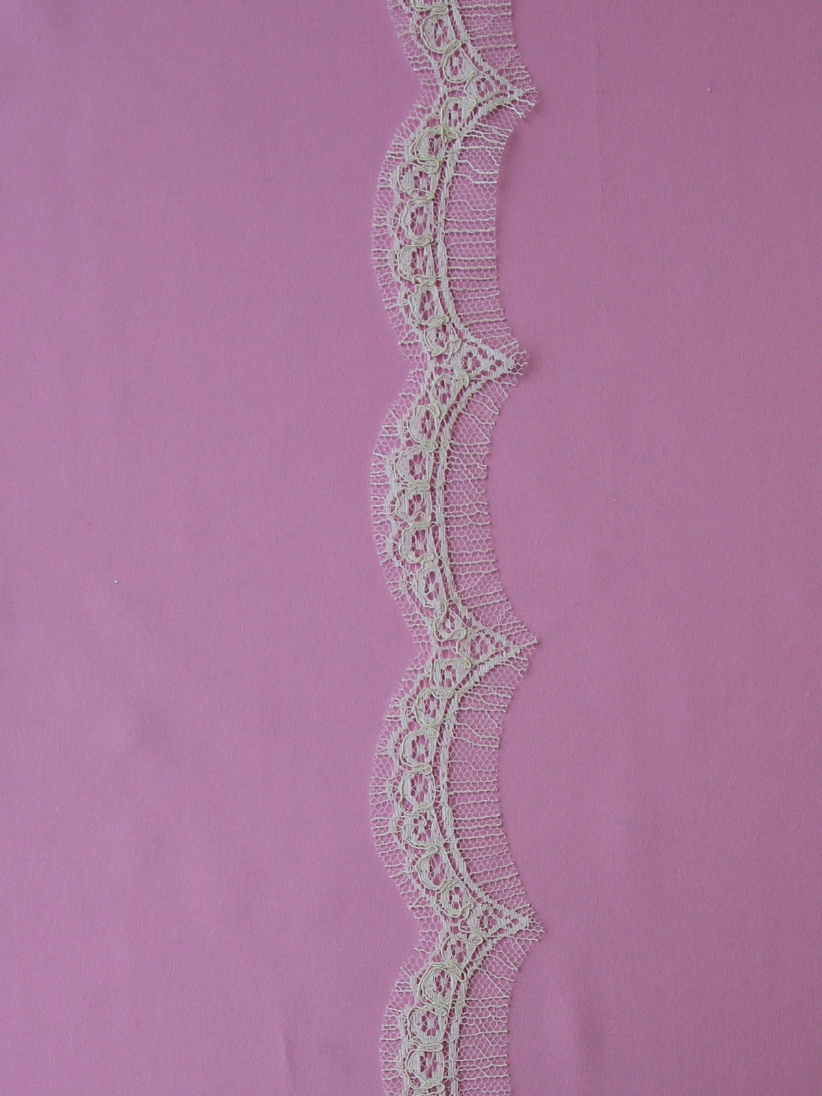 Bordure en dentelle ivoire chantilly - Pippi