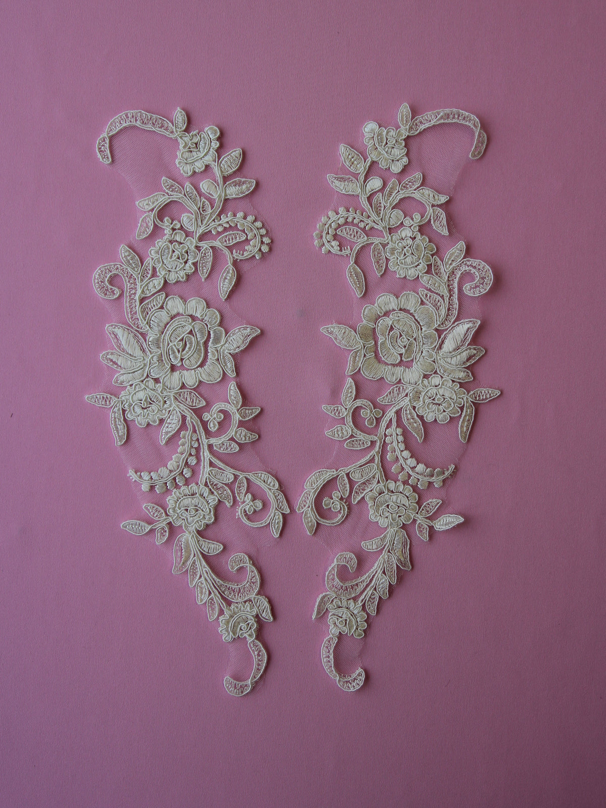 Appliques en dentelle ivoire brodée - Lupin